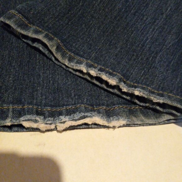 LEI Sophia Hipster Flare Jeans -Size 9 Short-Low Rise-Flap Pockets-Medium Wash - Picture 8 of 9